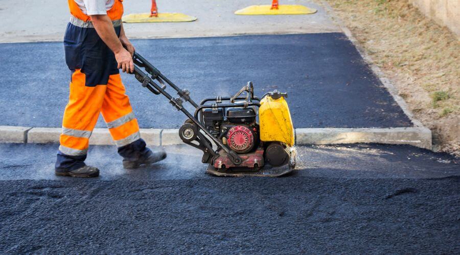 Professional gutter cleaning in Three Rivers, CA